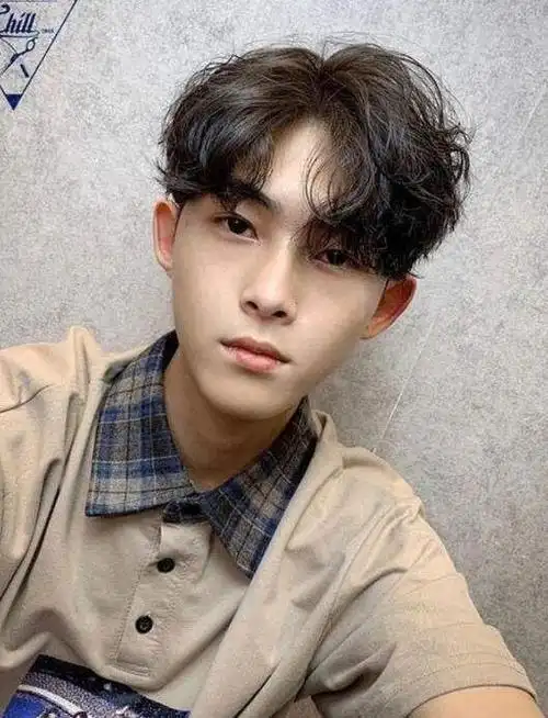 今年新款烫发的发型男,人气最高的短发发型