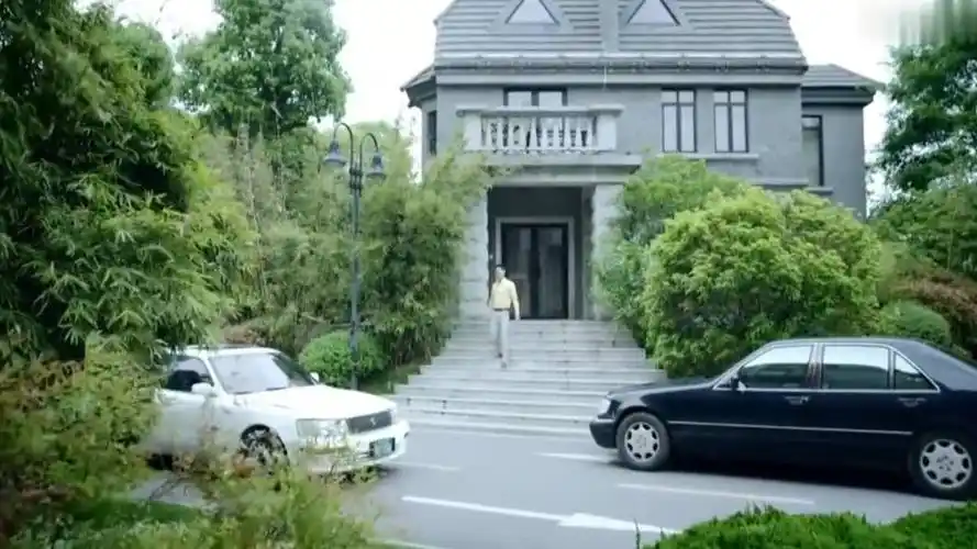 家庭:朱亚文为讨好女友,竟买豪华别墅送给她,女友一句话够霸气