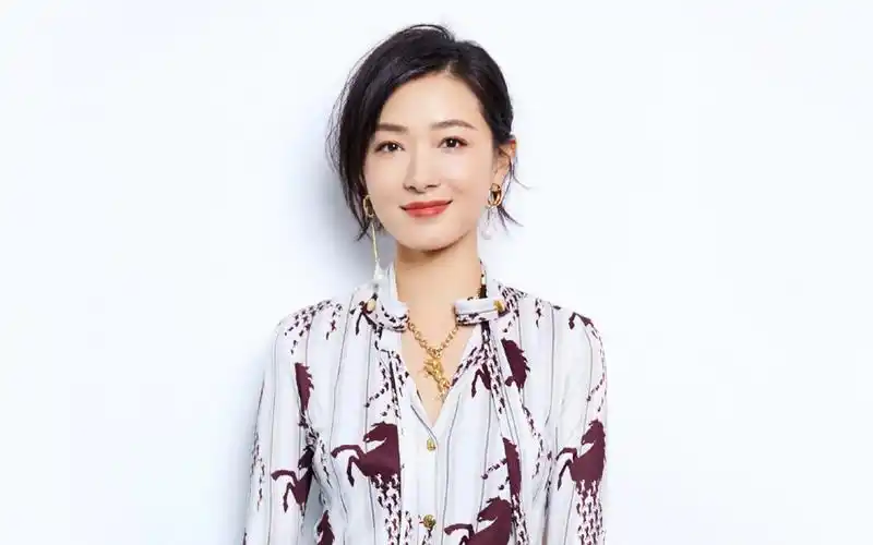 万茜个人资料简介图片(著名演员万茜:从坚定不婚不育,到爱家宠女狂魔