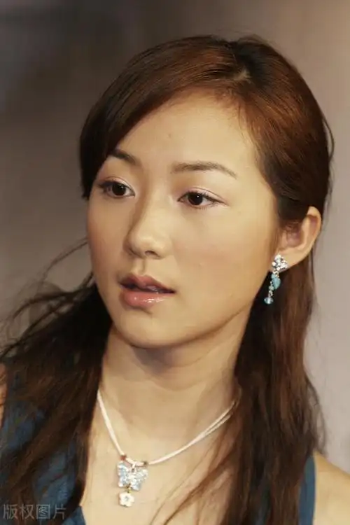 背景再深奈何"人设崩塌",韩雪从女王被骂成"丧失艺德"?