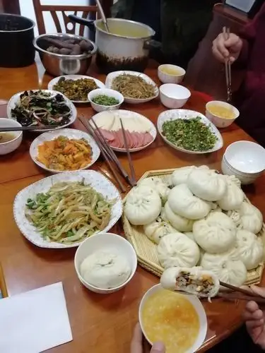 一桌丰盛的早餐