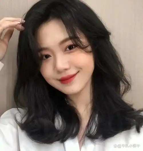 "锁骨发"才是今年最流行发型!40岁的你不剪一次不知道多显气质