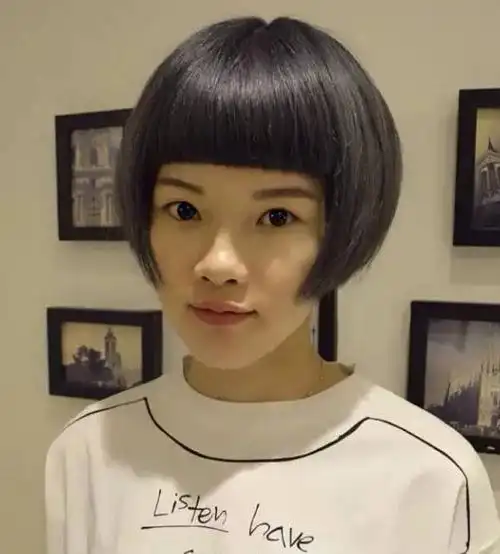发型欣赏齐鼻短发