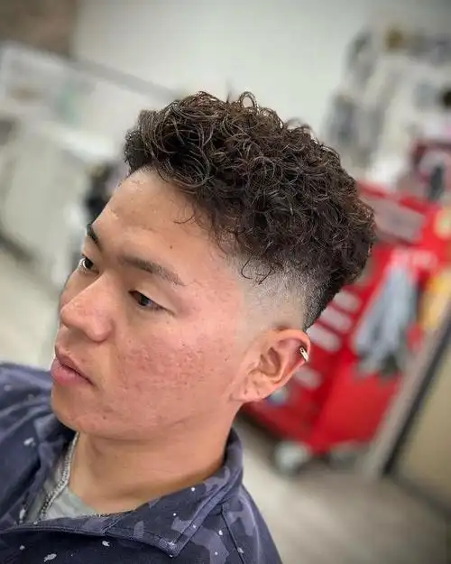 新流行男士发型推荐,清爽时尚很百变,剪完大不一样|寸头|发色|纹理烫