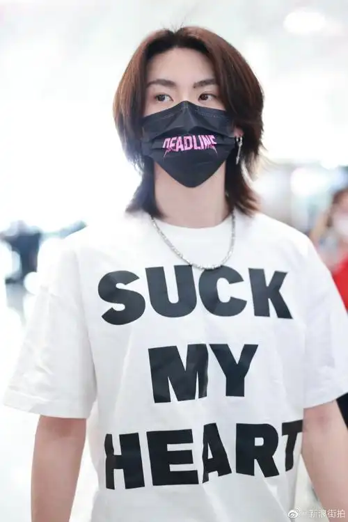 小鬼王琳凯超话#街拍时刻#2023/05/28@小鬼-王琳凯最新机场街拍