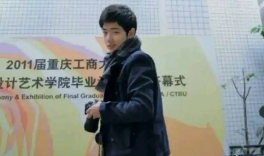 肖战大学照片曝光!给大学女友买钻戒,跟同学聊天被造谣是恋爱