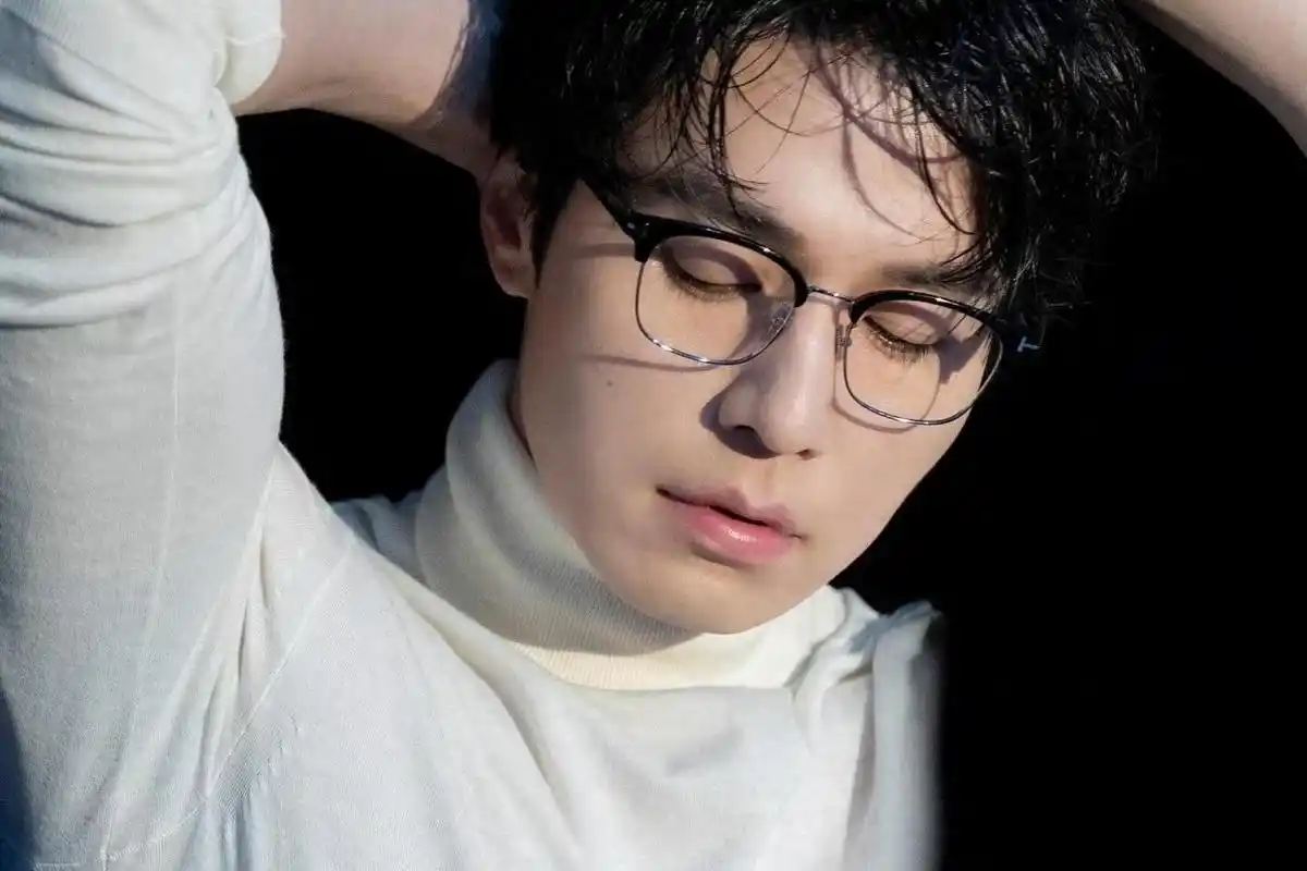 大叔男神魅力四溢:40岁男星的商业与市场分析 近期,韩国影视圈刮起了