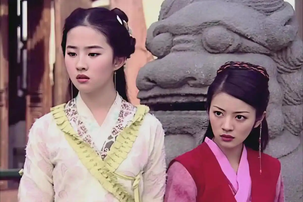 李逍遥跟赵灵儿第一次遇见林月如,正好碰见她在欺负人,随后李逍遥就