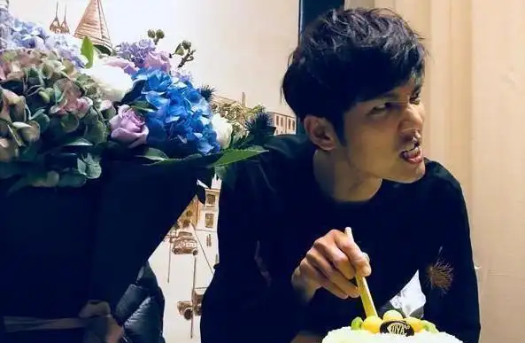 带你看看钟汉良住的豪宅, 连墙面都是大理石做的, 装修太豪华了