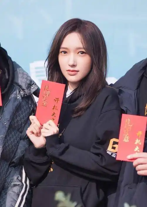 娱乐点评:赵丽颖,程潇,龚俊,丁程鑫,蔡徐坤,孟佳_团队_虞书欣_电竞