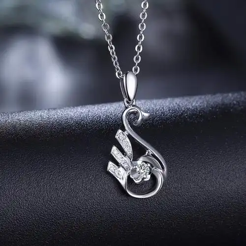 周六福白18k金天鹅钻石吊坠