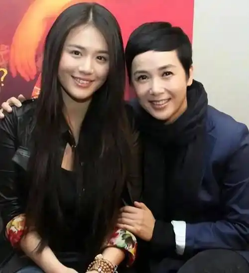 演员蒋雯丽:一家三姐妹,姐姐比她还美,给马思纯1.2亿当嫁妆!