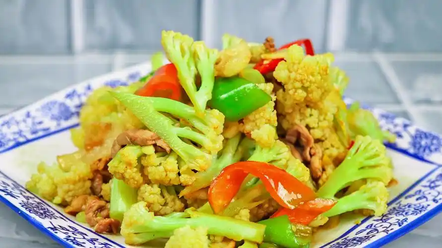 大厨分享小炒有机花菜的做法,少油清淡又营养,特别适合家庭做