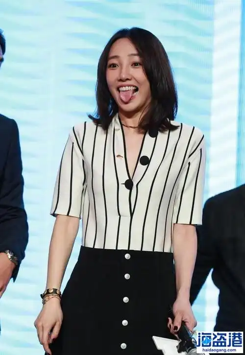 陈羽凡老婆白百何仰头大笑不慎露底