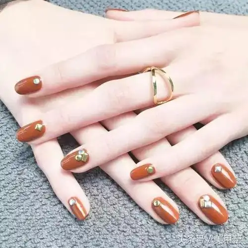 手黑黄适合的美甲颜色(手黑黄做什么美甲才能好看)-锐牛沃德讯息网