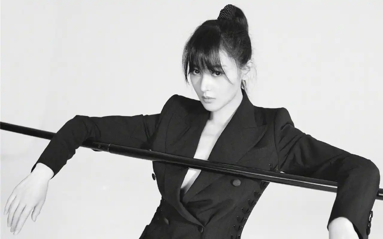 张天爱时尚百变写真图片桌面壁纸