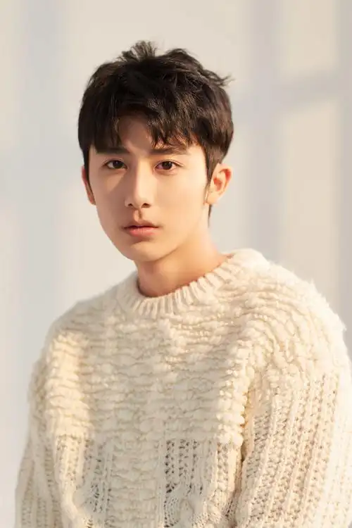 《闪光少女》男主郝富申首曝写真