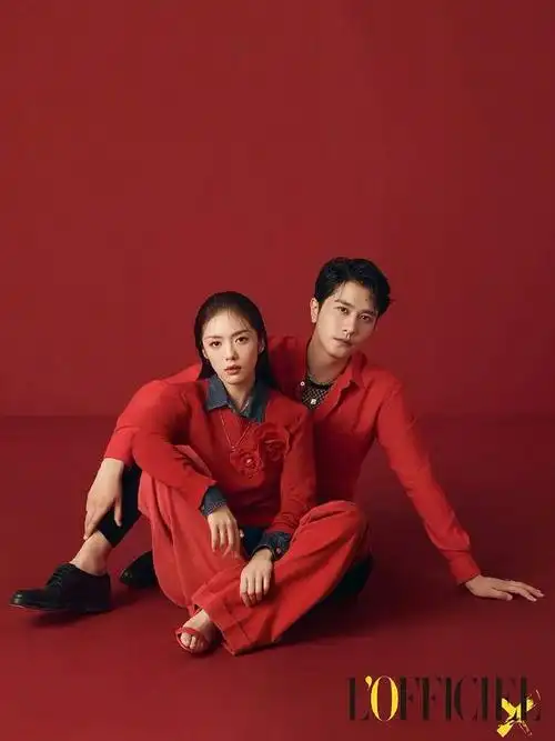 蔡文静彭冠英合体拍写真