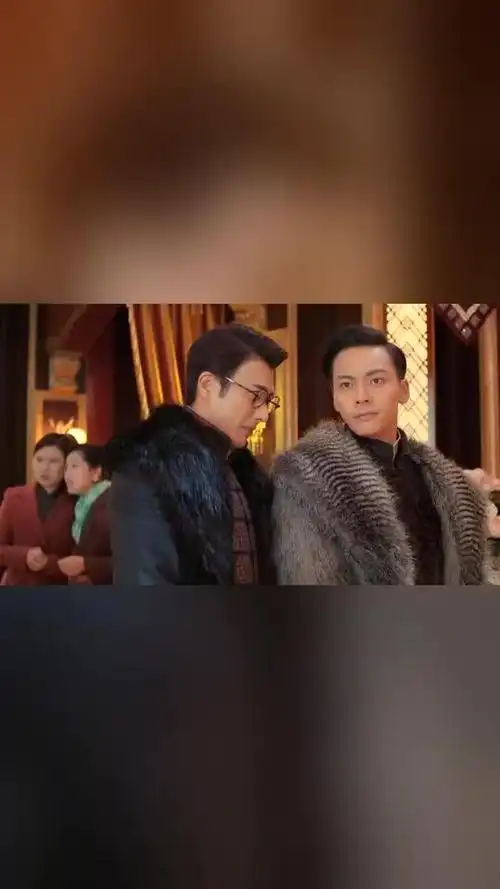 老九门八爷去给二爷带话让他带夫人去火车站佛爷去拿药