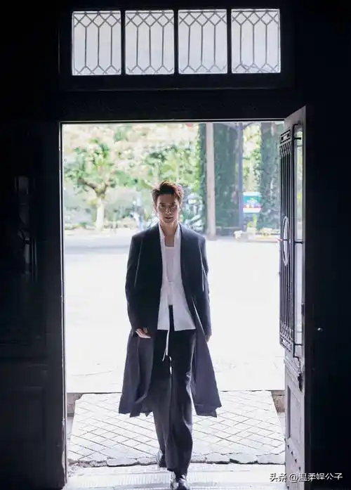 看到高伟光06年参加模特赛的样子,就理解他为啥进圈就被杨幂签下