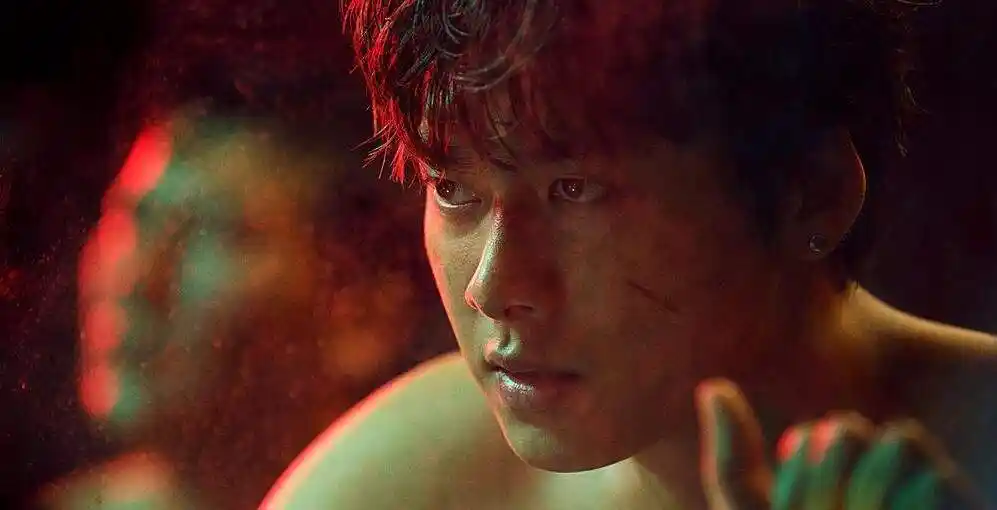 吴亦凡胡子拉碴出席活动,网友:麻烦把粉抹匀了好吗?