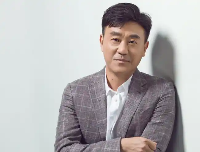 何冰妻子李海洋简历照片 年少时相识至今结婚多年恩爱如初 - 冰棍儿网