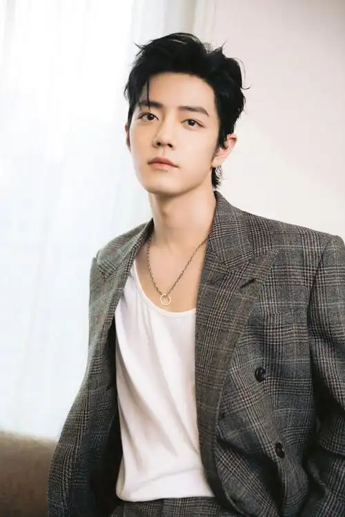 肖战今日活动造型 格纹西装77白t内搭好帅啊……_高清图集_新浪网