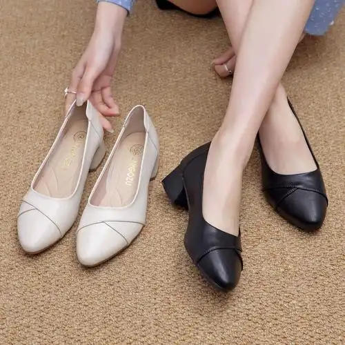 2022夏季单鞋中跟女士皮鞋粗跟尖头舒适工作鞋软底职业中年妈妈鞋