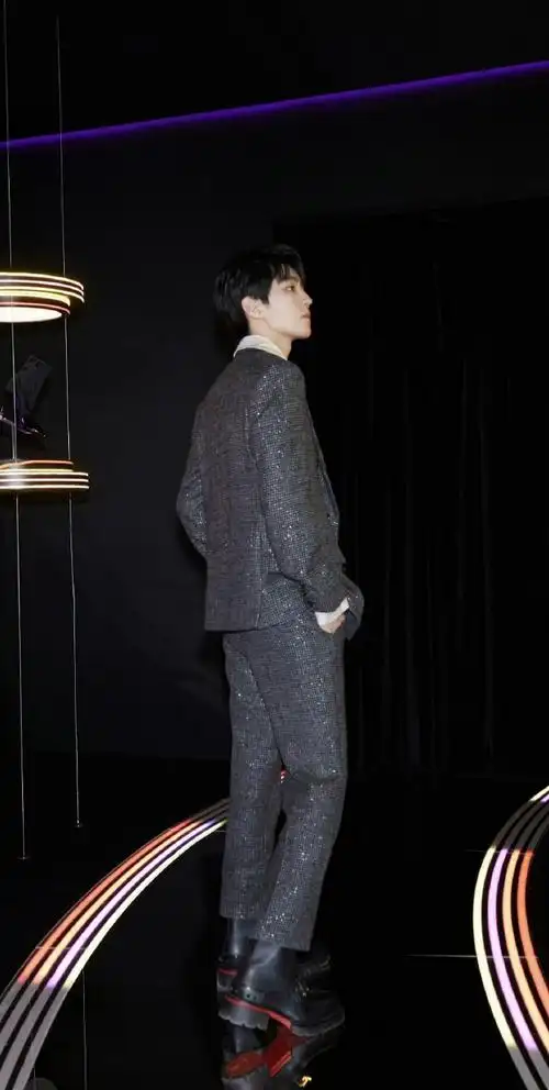 王俊凯 巴黎时装周