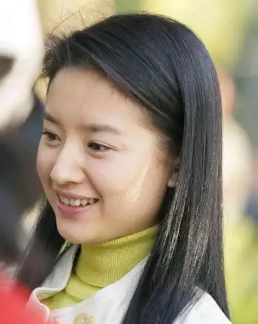 董洁与儿子首封曝光,15岁顶顶明星范足,遗传爸妈高颜值又高又帅