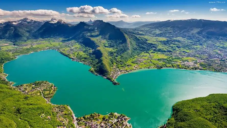 碧水蓝天唯美风景高清桌面壁纸