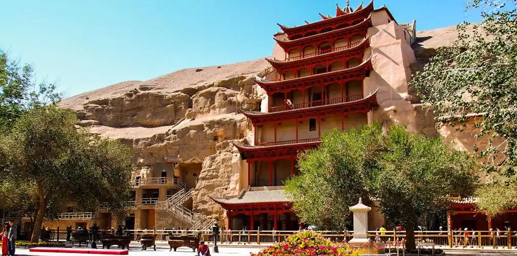 敦煌莫高窟:位于中国西北,是辉煌的世界文化遗产