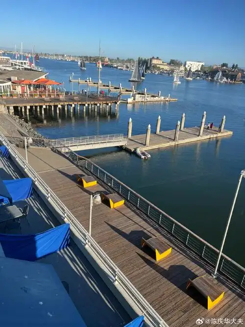 今天从华盛顿飞越4900公里,从东海岸飞到西海岸,来到