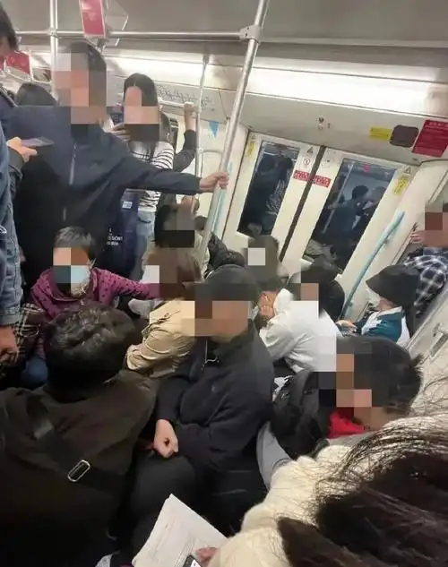 上海地铁早高峰,这种情况屡禁不止!反感?无奈?官方最新回应