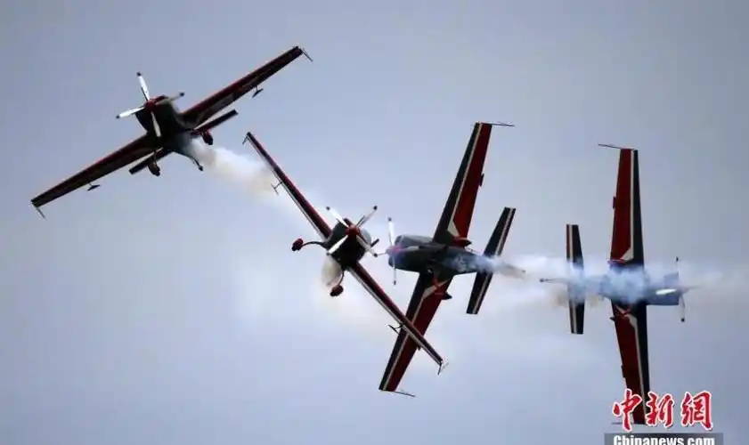 第11届珠海中国国际航空航天博览会飞机秀神技