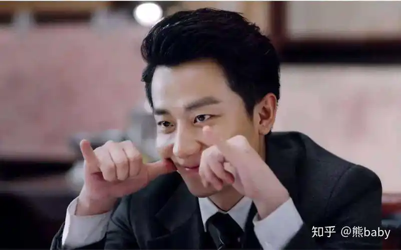 最近迷上了黄轩,笑起来很暖心