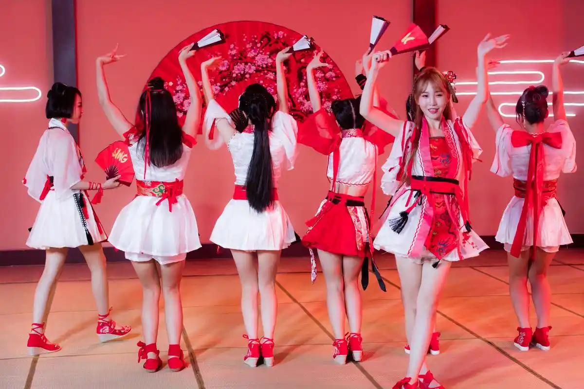 这个女团号称"o2o概念女子组合",网友:模仿snh48?