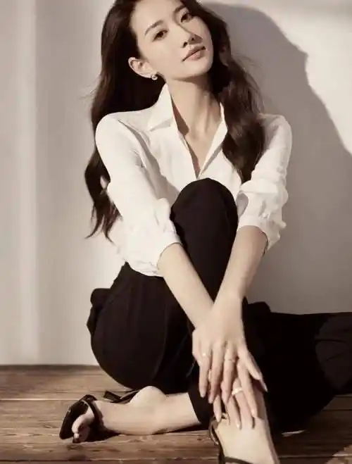 成熟女性魅力高级感照片