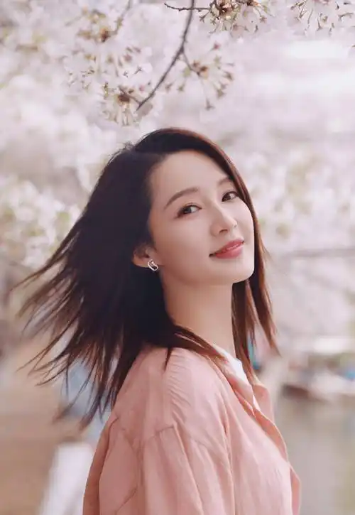 "氧气美人"李沁:美貌与实力并存的古典美人