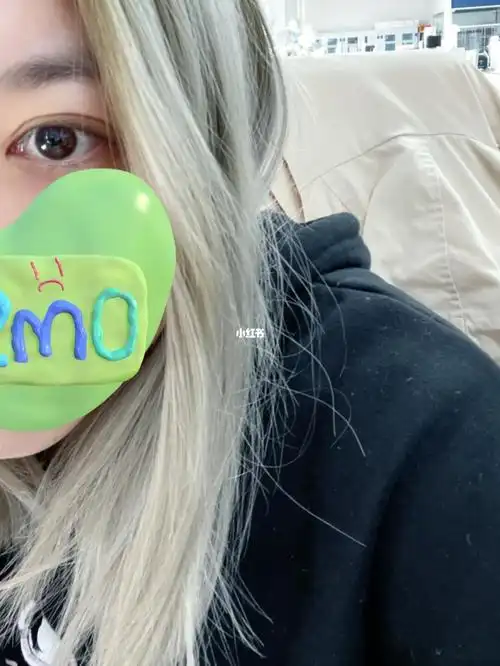 底色emmmm上面8度下面10度吧 头发都快漂断了,染出来是蓝灰色(p2)这是