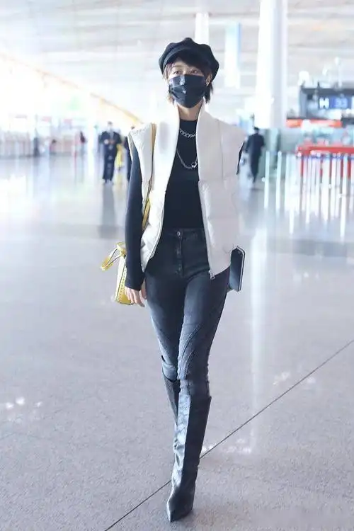 蓝盈莹脚踩长靴帅气现身 佩戴心形水晶耳饰细节满分