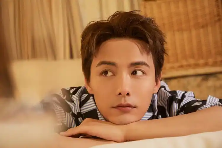 马天宇最新写真释出满目柔光温暖凛冬