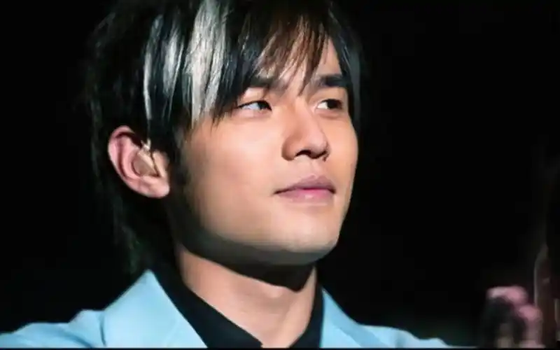 周杰伦 - 瓦解(无与伦比演唱会精华剪辑)