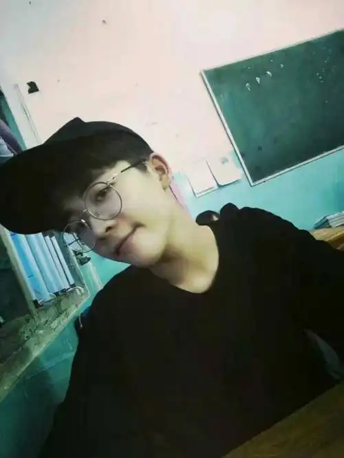 有哪张不知名的男生照片让你特别心动念念不忘珍藏至今,一直想知道他