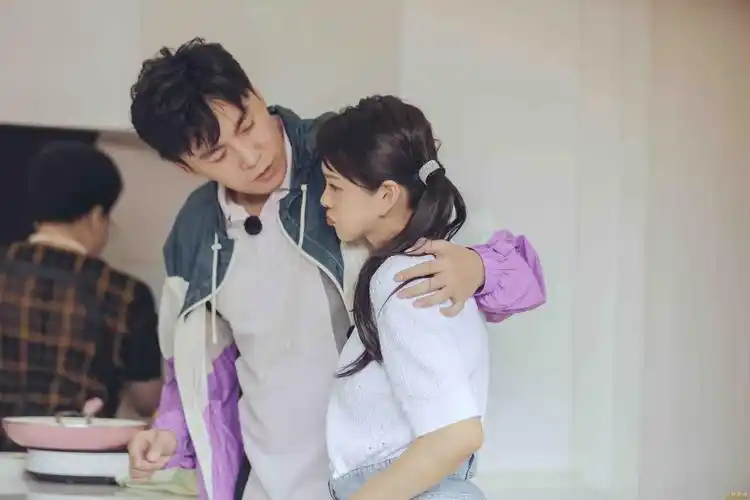 伊能静比秦昊大几岁呢 伊能静被小10岁老公宠成公主