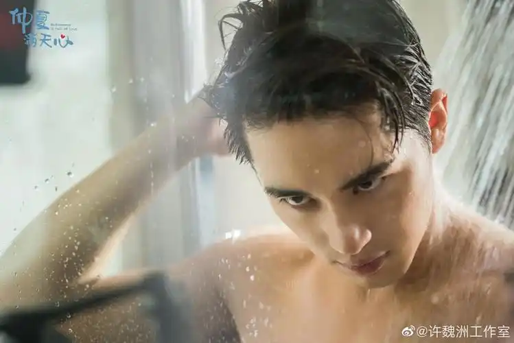 靳泽一(许魏洲 饰)