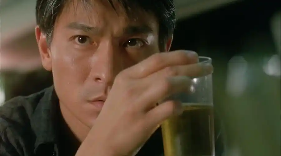 刘德华赌桌上出老千不料被对方看穿赌侠1999