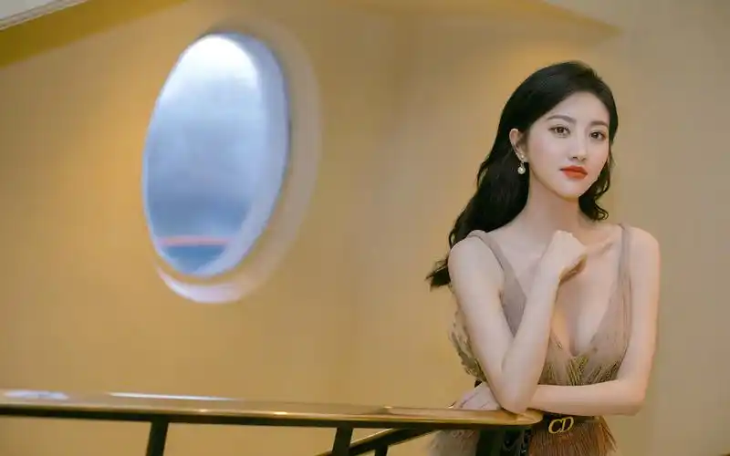 景甜性感优雅高清桌面壁纸