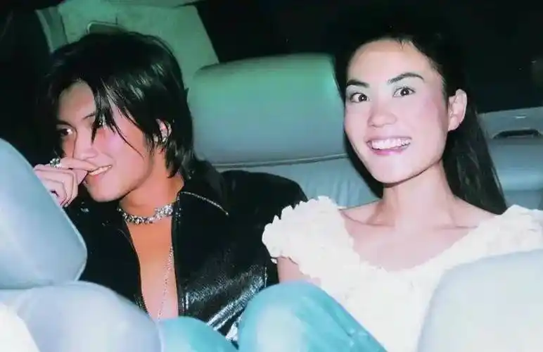 港媒爆料谢霆锋17岁儿子和47岁女教练恋爱同居张柏芝被气住院