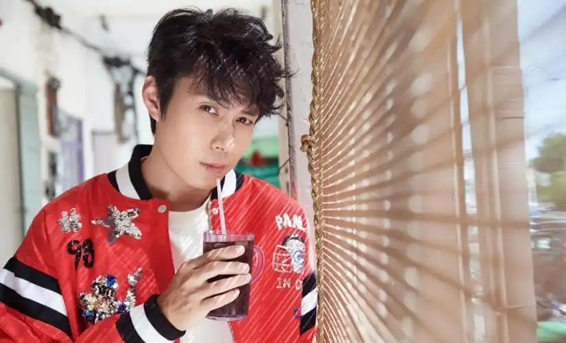 艾伦杂志画报写真